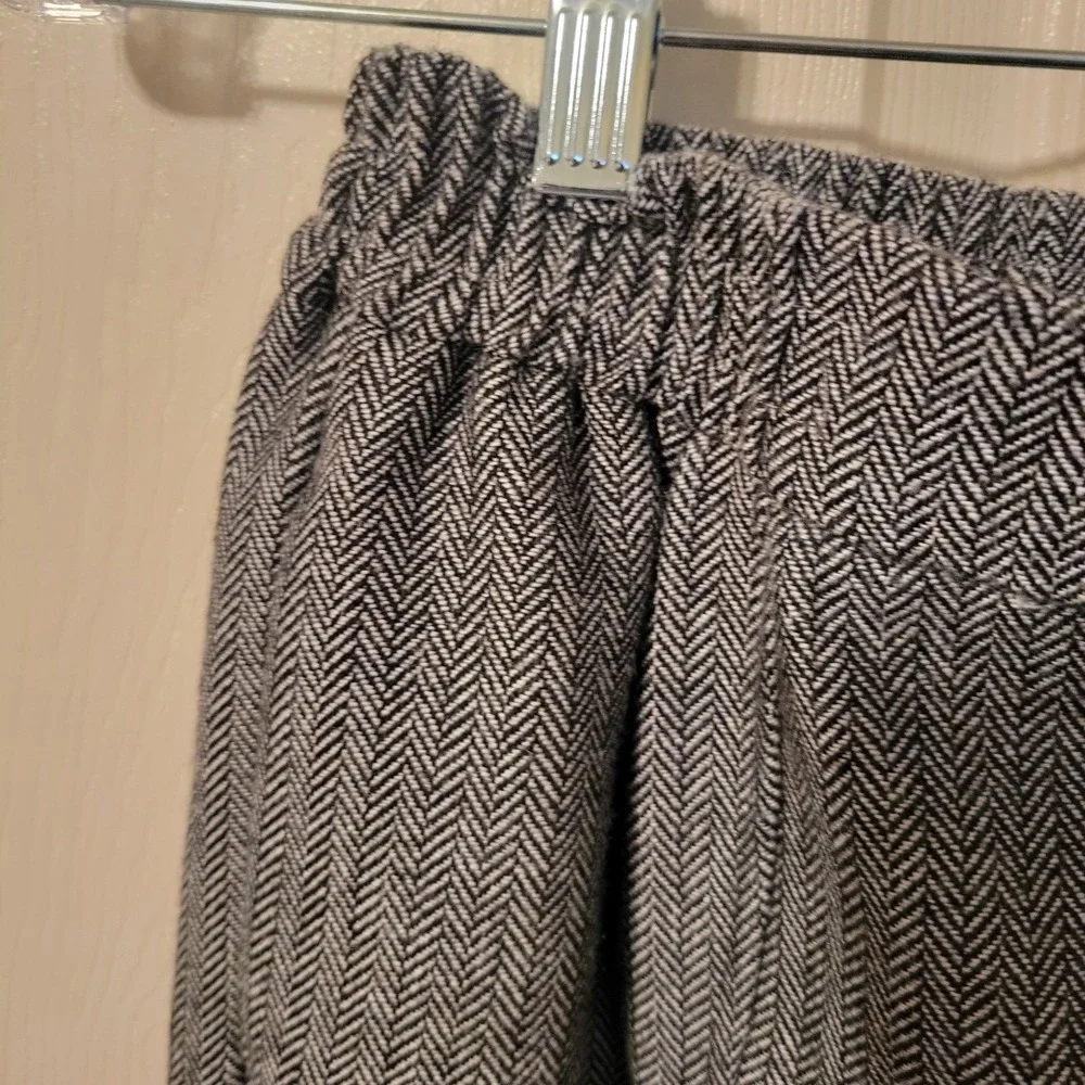 ASOS DESIGN Petite Barrel Leg Pull on Tailored Pants Grey/Black Herringbone US 4